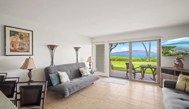 Oceanfront Condo w/Pool & Grills in Molokai!