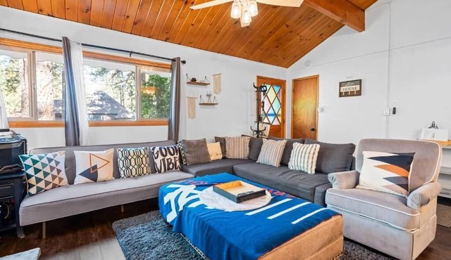Tipsy Grizzly Cabin in Big Bear City