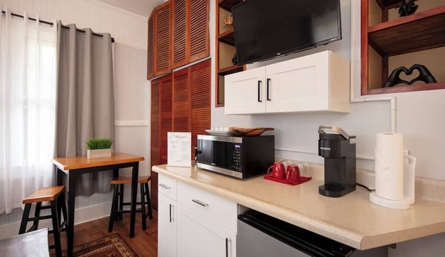 Aloha Junction Guesthouse suites, Stay and explore Kilauea Volcano in Volcano