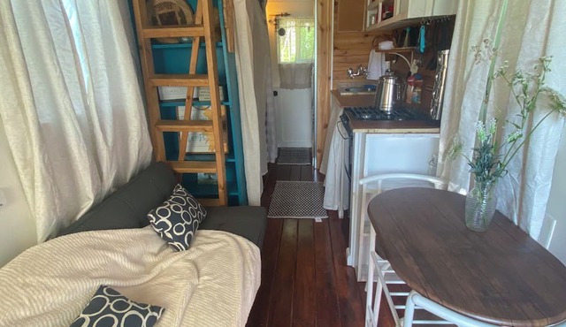 Adorable Cozy Tiny House perfect for skiing Vermont. in Randolph