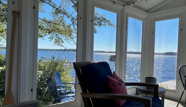 Lakefront Getaway. Access to Boston, Cape Cod and historic Plymouth. in Lakeville