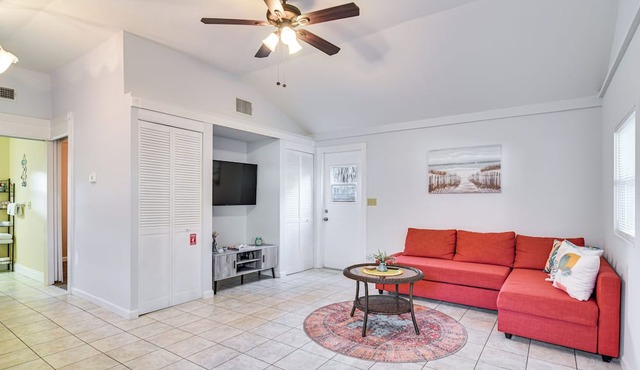 Cozy St Pete Home ~ 2 Mi to Madeira Beach! in St. Petersburg