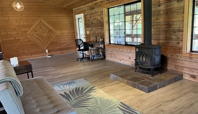 Hawaiian Forest Estate. 3 Cabins- Sleeps 15! 30 Minutes to Volcano National Park