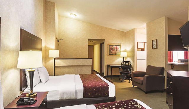 La Quinta Inn & Suites by Wyndham Woodburn in Woodburn