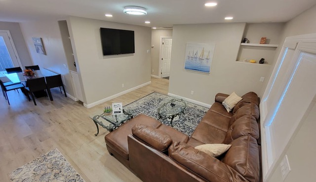 New! Stylish Home, 4TVs, 5min to Dwntwn! Pets ok! in Escondido