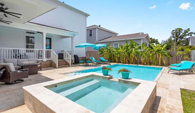 Luxury Home/Beach Views & Pool/EV Charger in Gulfport