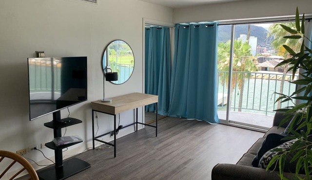 Waikiki Apartment sleeps 5 parking included