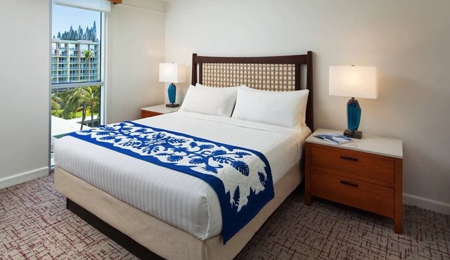 Marriott Kaua'i Beach Club, Oceanfront, Kitchenette, Access to Resort Amenities in Lihue