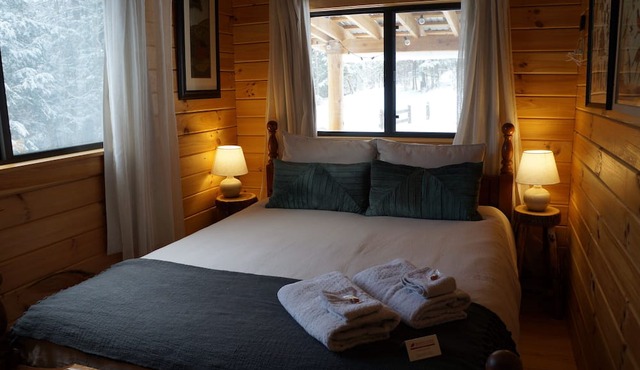 Moonlight Woods - Gardener's Log Cabin in Duxbury