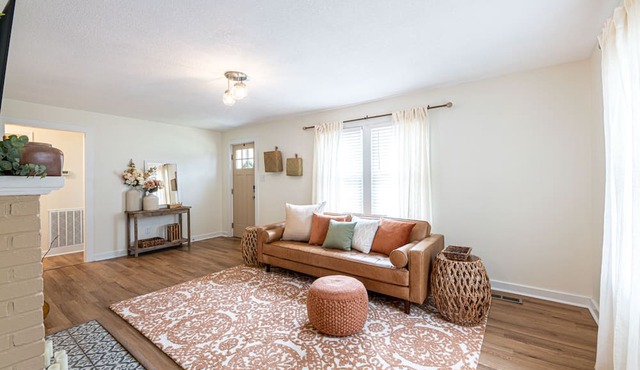 Cozy Cottage by the Clinch River in Clinton