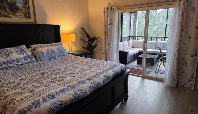 Bahama Bay Resort Condo 3bd 2ba w Waterview's 1700 sq ft, 8 min to Disney in Davenport