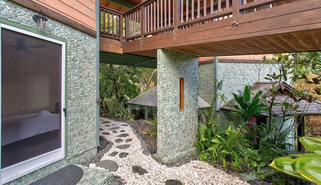A beautiful Balinese style beach home by the famous Kehena Black Sand Beach in Pahoa