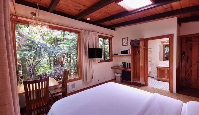 The Pacifica Inn The Nene Room in Volcano