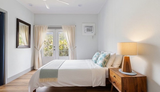 "Hina Hideaway", Views, A/C, ~5 min Walk to Beach
