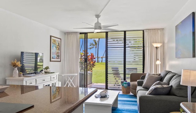 Ground Floor Beach Condo Spectacular Views AC in Bedroom 30 day Minimum Rental in Haleiwa