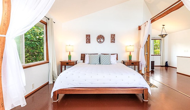 Hale Mar - Gorgeous Oceanfront Home with Private Pool & Hot Tub in Keaau