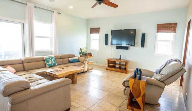 Luxurious Blue Horizon Villa near Hilo, entire villa