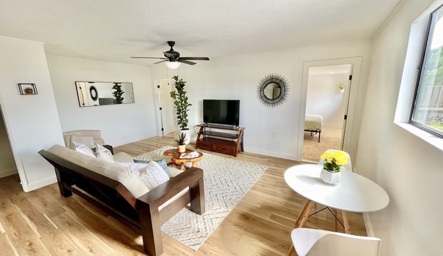 2 bedroom 1 bath cottage 10 minutes from beach in Kailua-Kona