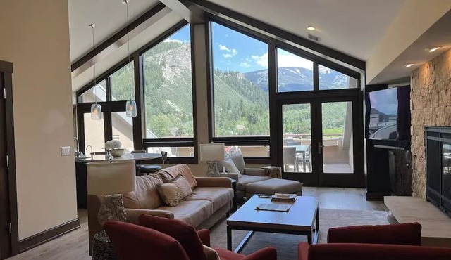Unique Lux Suite, Riverfrt Resort & Spa, Ski in out,Hot tub,Ski Valet,Rm Service in Avon