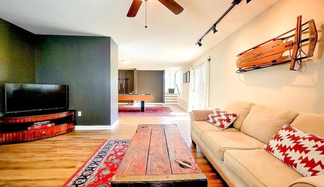 Modern home, minutes to Waterbury, Stowe, and Sugarbush in Duxbury
