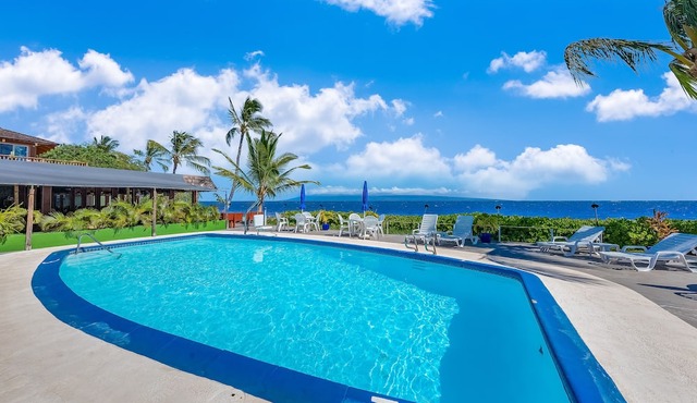Tropical studio in oceanfront resort w/pool, WiFi, & kitchenette - snowbirds OK in Kaunakakai
