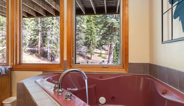 Fall River Suite Near RMNP River Views in Estes Park
