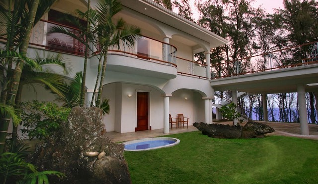 Private Elegant Eco-Lodge with 10 private suites all to yourself in Kapaau