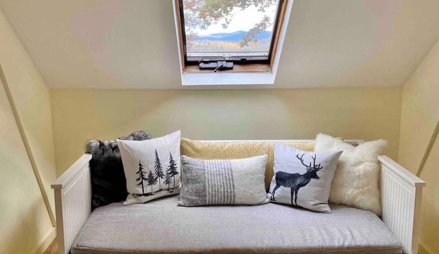 Catskill Barn Apt on 34 acres.stunning views in Delhi