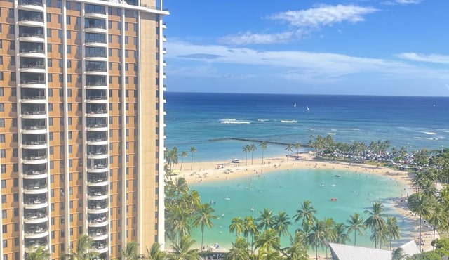 Waikiki Condo - Ocean View - Minutes from the Beach! in Honolulu