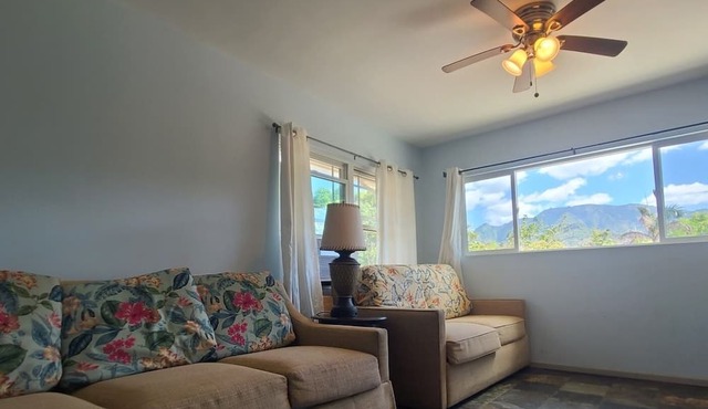 Spacious North Shore cottage with lush mountain scenery in the country!