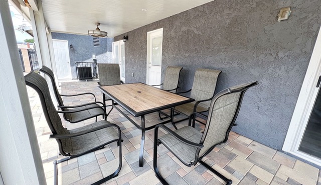 Charming 2bed 1bath Private pool self check-in Medical Center Downtwon Disney in Ontario