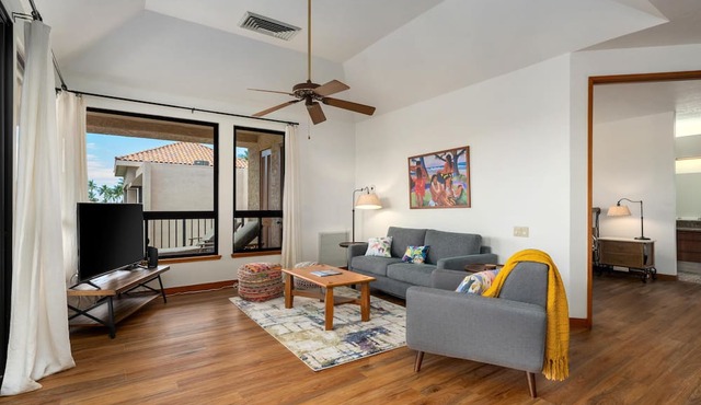 Updated 1-Bed 1.5-Bath Mountain Views Near Beach