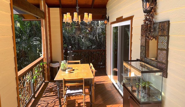 2Bed/1Bath Upstairs Home, 1mile to Beach, Next to State Forest, Custom Finishes in Pahoa