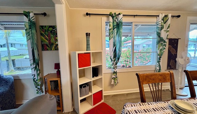 2 bedroom spacious house (upstairs unit) in the heart of Hilo town in Hilo
