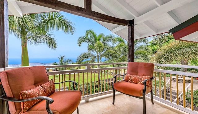 The “Promise Tree” is a great family gathering place in Kailua Kona!