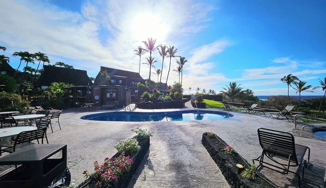 Enjoy ocean views & walk to Black Sand Beach! in Pahala