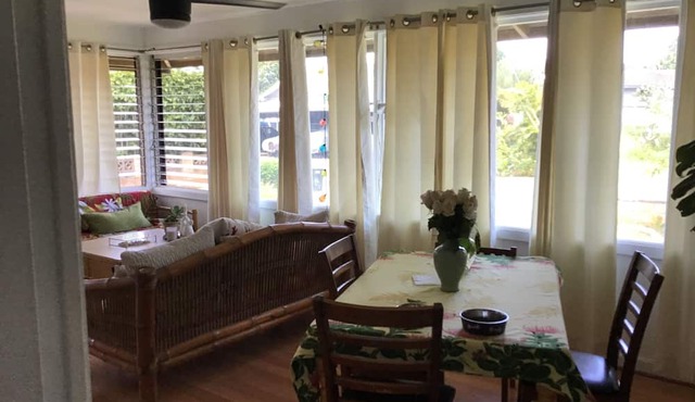 Clean single room across the street from the beach. 5 min walk to Historic town in Haleiwa