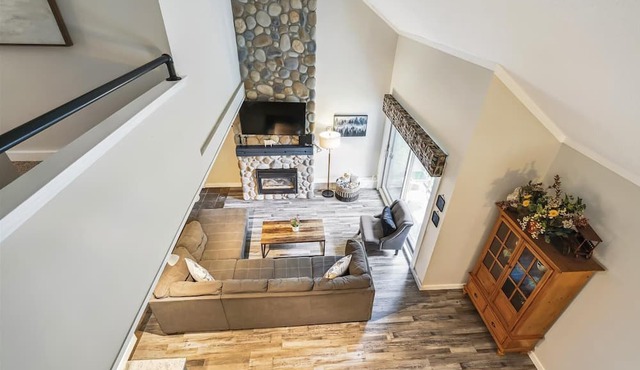 Perfect four bedroom condo, shuttle to the mountain, ski Back Whiffletree D8 in Killington