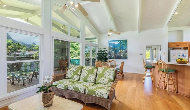 Haena Sunrise, Great Mountain & Waterfall Views, 2-Minute Walk to Beach