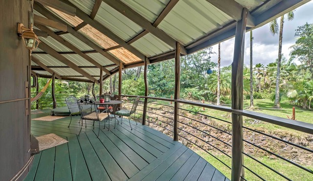 Tropical Cabana w/Deck, Hot Tub & Lush Scenery!
