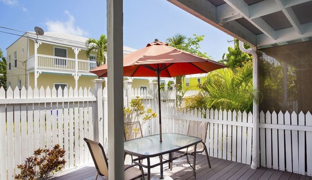 Shipyard 197-Condo in Truman Annex-2 bedroom 1 bath, close to Duval w/pool in Key West