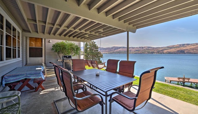 Waterfront Manson Cabin on Lake Chelan w/Deck! in Manson