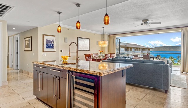 Maui Resort Rentals: Honua Kai K725 - 7th Floor 3BR w/Ocean Views in Every Room!