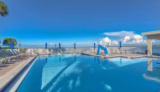 Beachy Vibes, Game Day Fun on the Bay, Heated Pool in Tampa