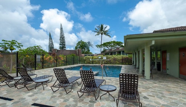 Spacious Home Great for Large Groups - Walk to Beaches/Groceries/Shopping