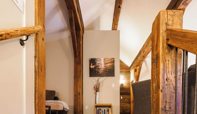 Knotty Lodge – Rustic Charm + Modern Comfort near Mt. Baker, Hot Tub, WiFi in GLACIER