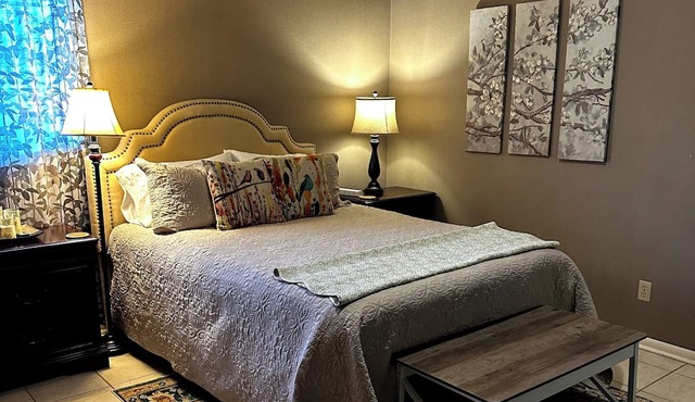 Downtown OS. Quite & Walkable. 2 Sm Pets. Refurbished. GolfCart Rental in Ocean Springs