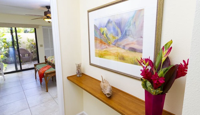 Amazing Front-Row Ocean View, Retractable Lanai Awning. Walk to Beaches & Shops in Kihei