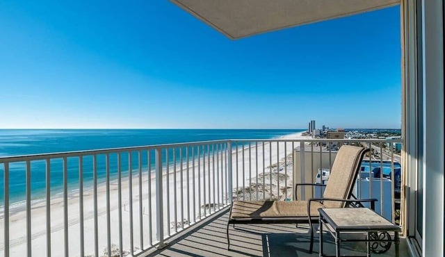San Carlos 1209 | Gorgeous, updated direct beach front! Walk to shop, dine, fun! in Gulf Shores