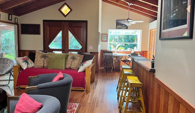 Craftsman Cottage on 6 forested acres in Kailua Kona
